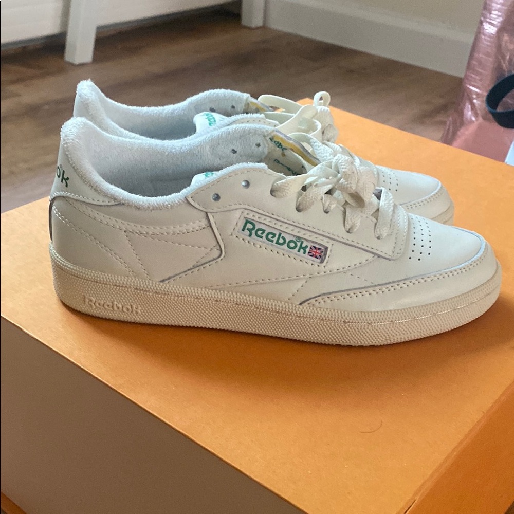 Reebok Club C 85 Vintage White Sneakers Modern Lightweight Design